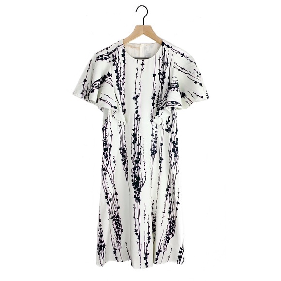 Giambattista Valli Dresses & Skirts - Giambattista Valli Flutter Sleeve Floral Dress